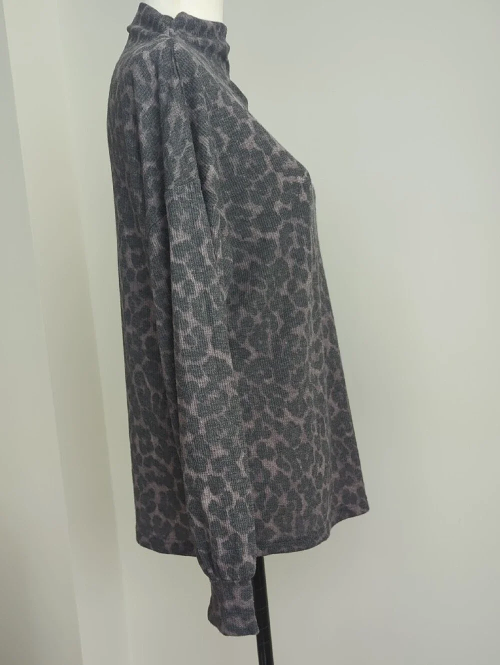 NWOT beachlunchlounge Gray & Taupe Leopard Mock Neck Sweater LARGE